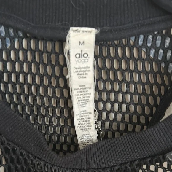 ALO Yoga Black Sleeveless Muscle Tee Crop - Picture 2 of 5